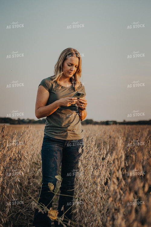 Female Agronomist Checking Soybeans 9258