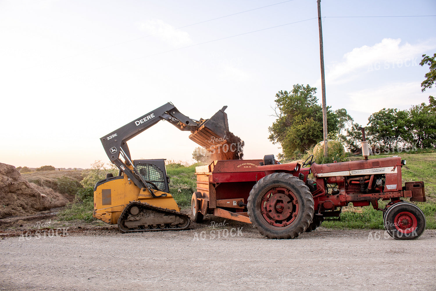 Loading Feed Wagon 214247