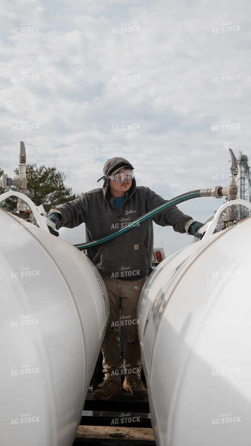 Input Supplier Loads Anhydrous Tanks 26247