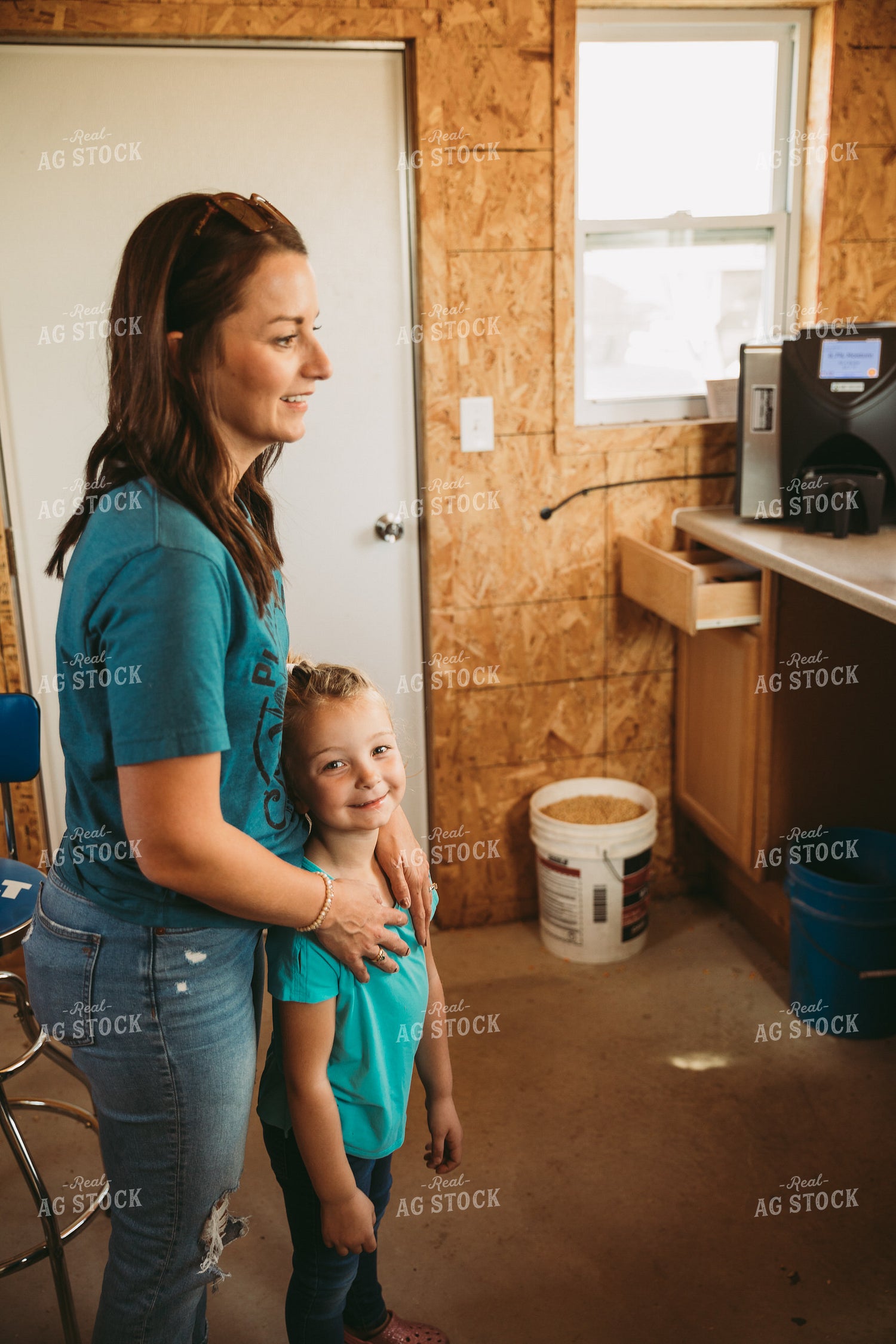 Farm Mom and Kid 7022