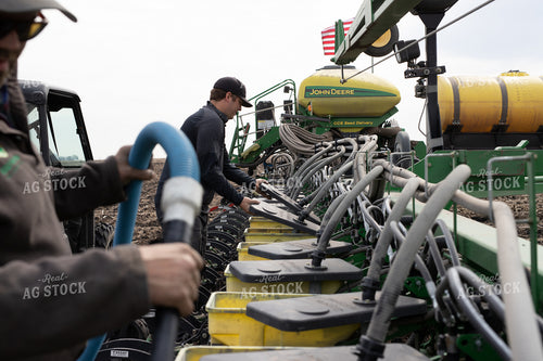 Filling the Planter 133032