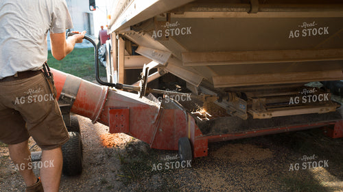 Farmer Filling Bin with Sweep Auger 26099