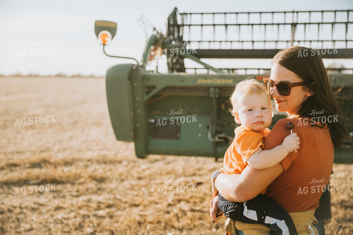 Farm Mom and Kid in Field 7216