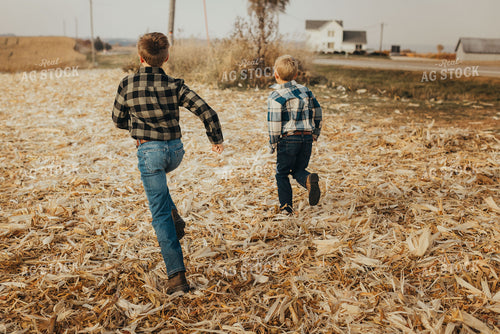Farm Kids in the Field 9463