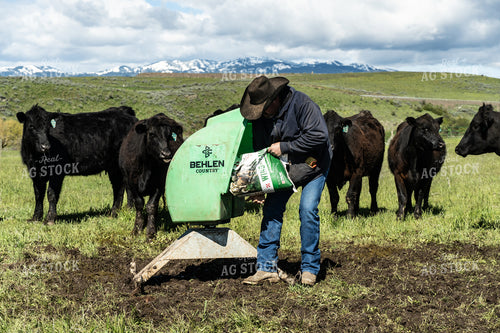 Rancher Filling Mineral Feeder 65642