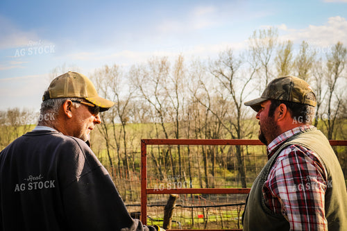 Farmers Talking 214013