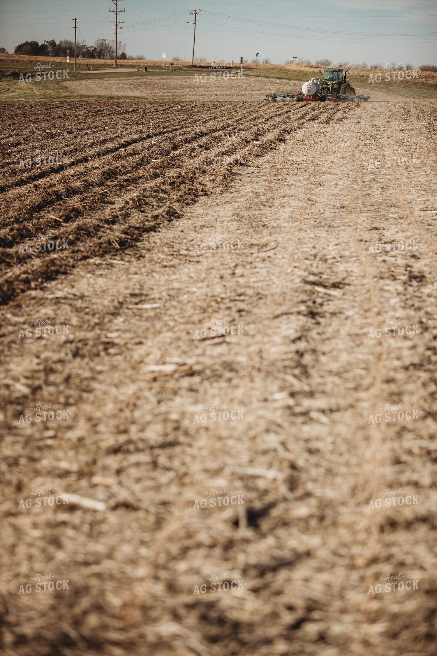 Applying Anhydrous Ammonia in Field 3585
