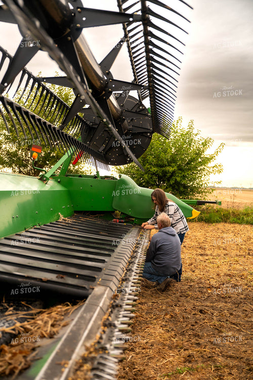 Farmers Fixing Combine Head 115415