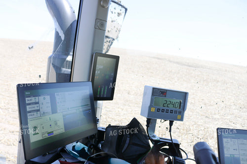 Equipment Monitors in Planter Cab 82234