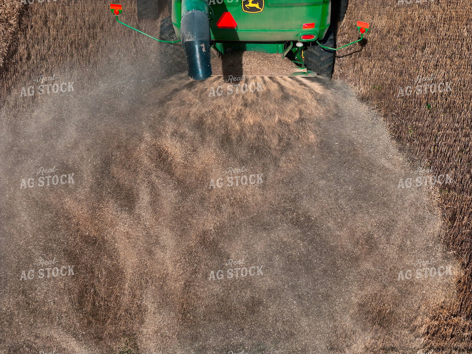Wheat Chaff During Harvest 239616
