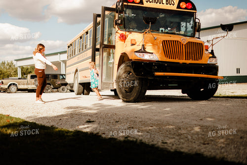 Farm Wife Greeting School Bus 9316