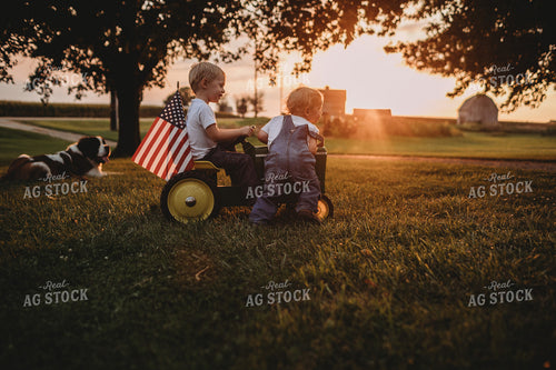 Farm Kids with American Flag 4642