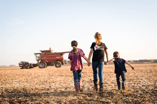 Farm Kids Walking in Field 115036