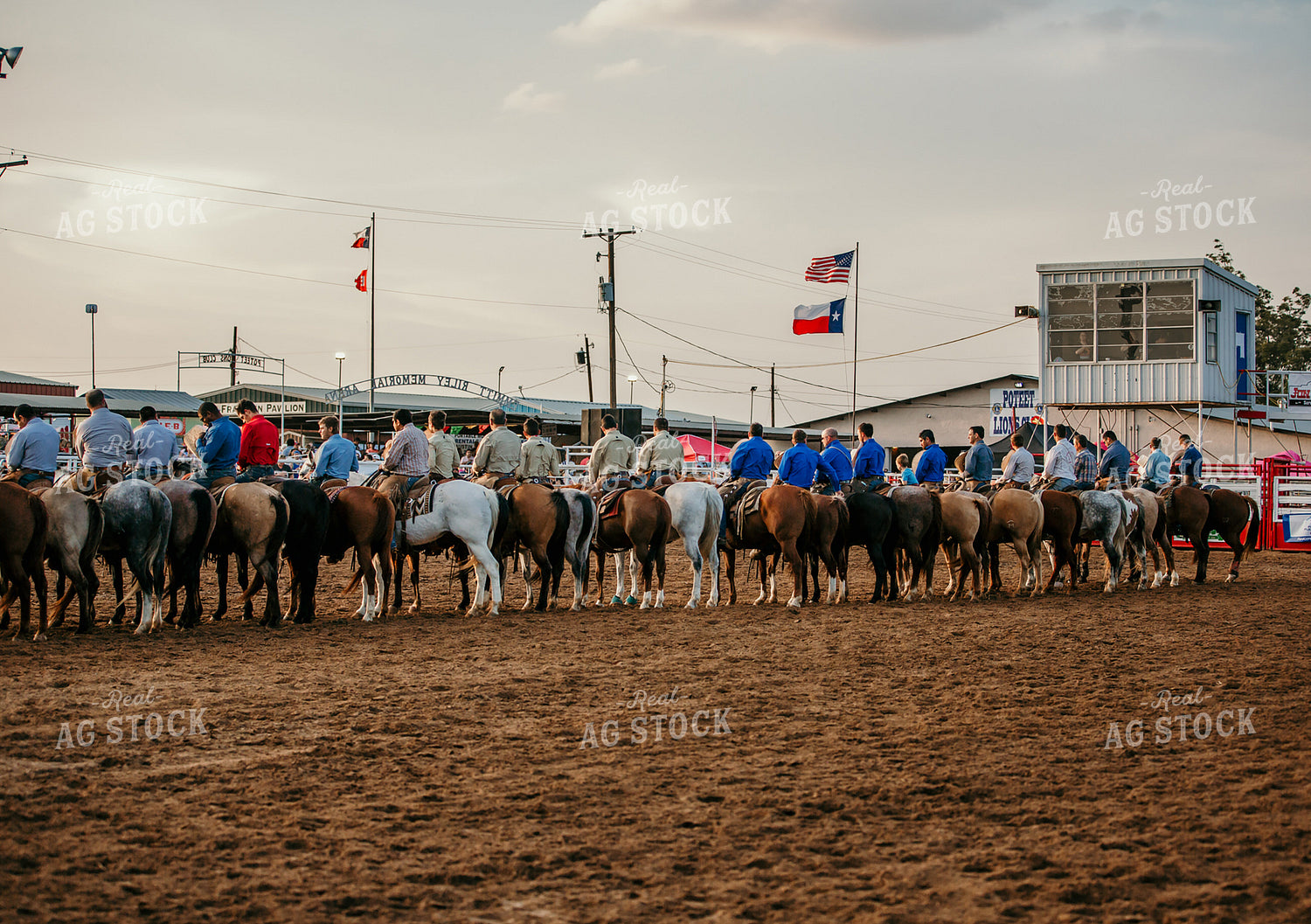 Ranchers on Horses 98008