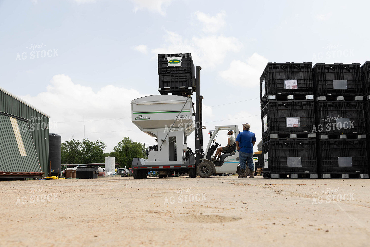 Loading Seed Tender 79642