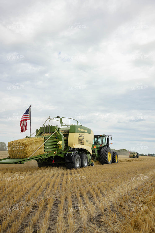 Baling Wheat Straw 296040