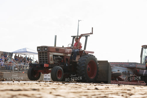 Tractor Pulling 52911