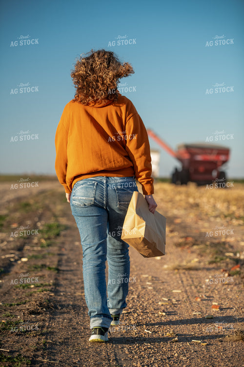 Farm Wife Delivering Field Meal 76502