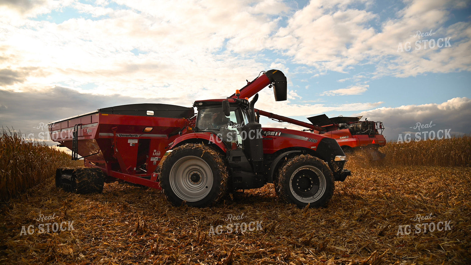 Grain Cart Turning to Unload on the Go 25658