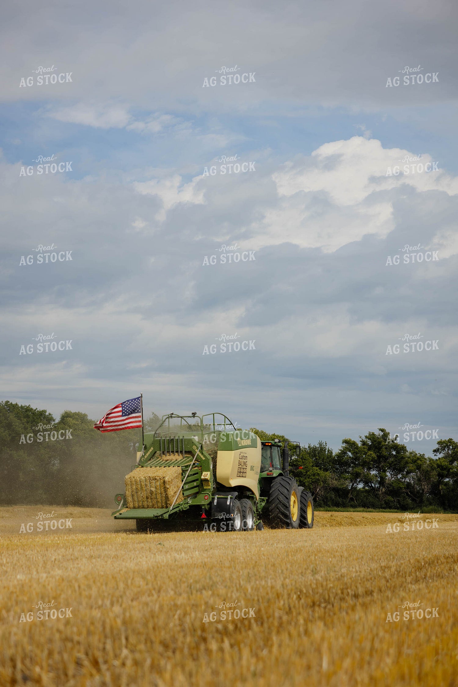 Baling Wheat Straw 296057