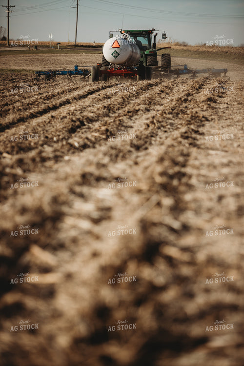 Applying Anhydrous Ammonia in Field 3581