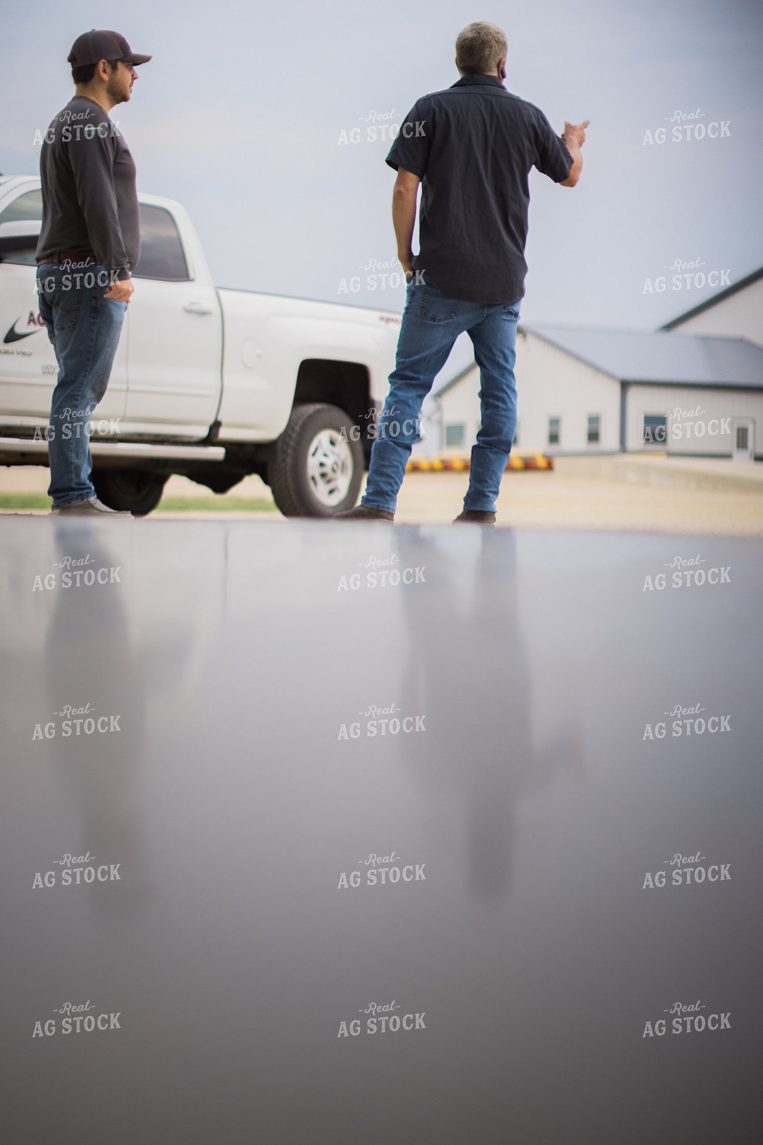 Retailers Talking by Truck 7910