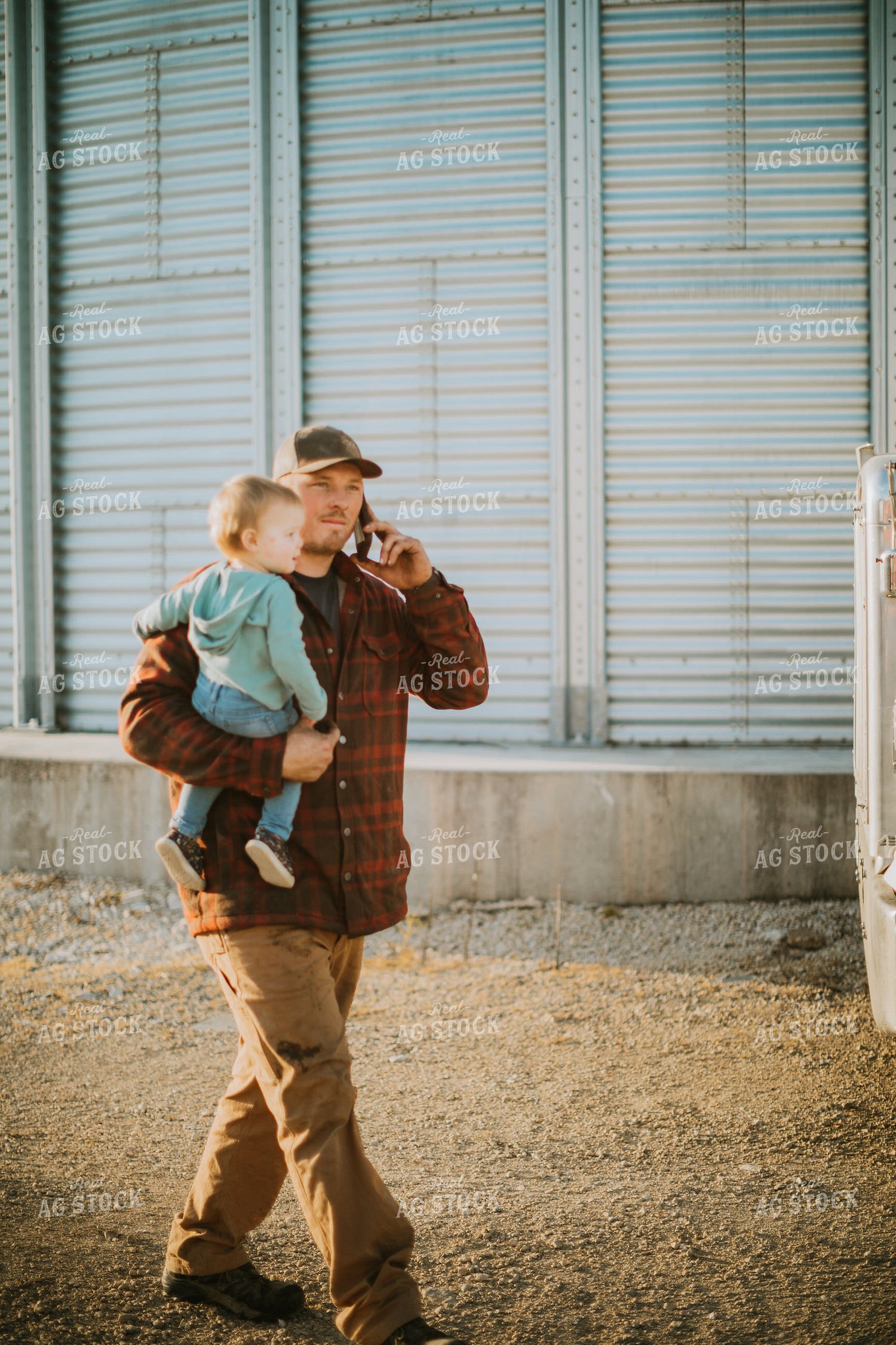 Farm Dad and Child 6733