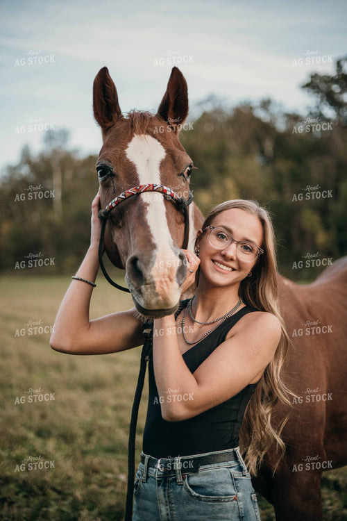 Girl with Horse 194032