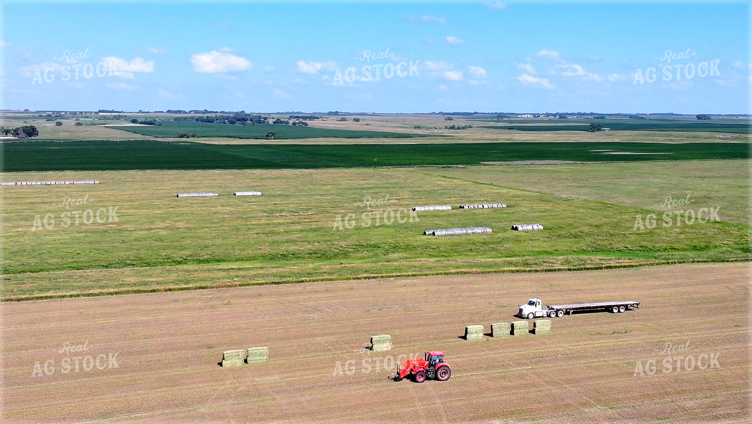 Picking Up Bales 141634