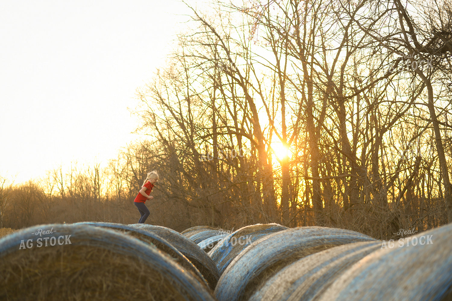Farm Kid on Hay Bales 191020