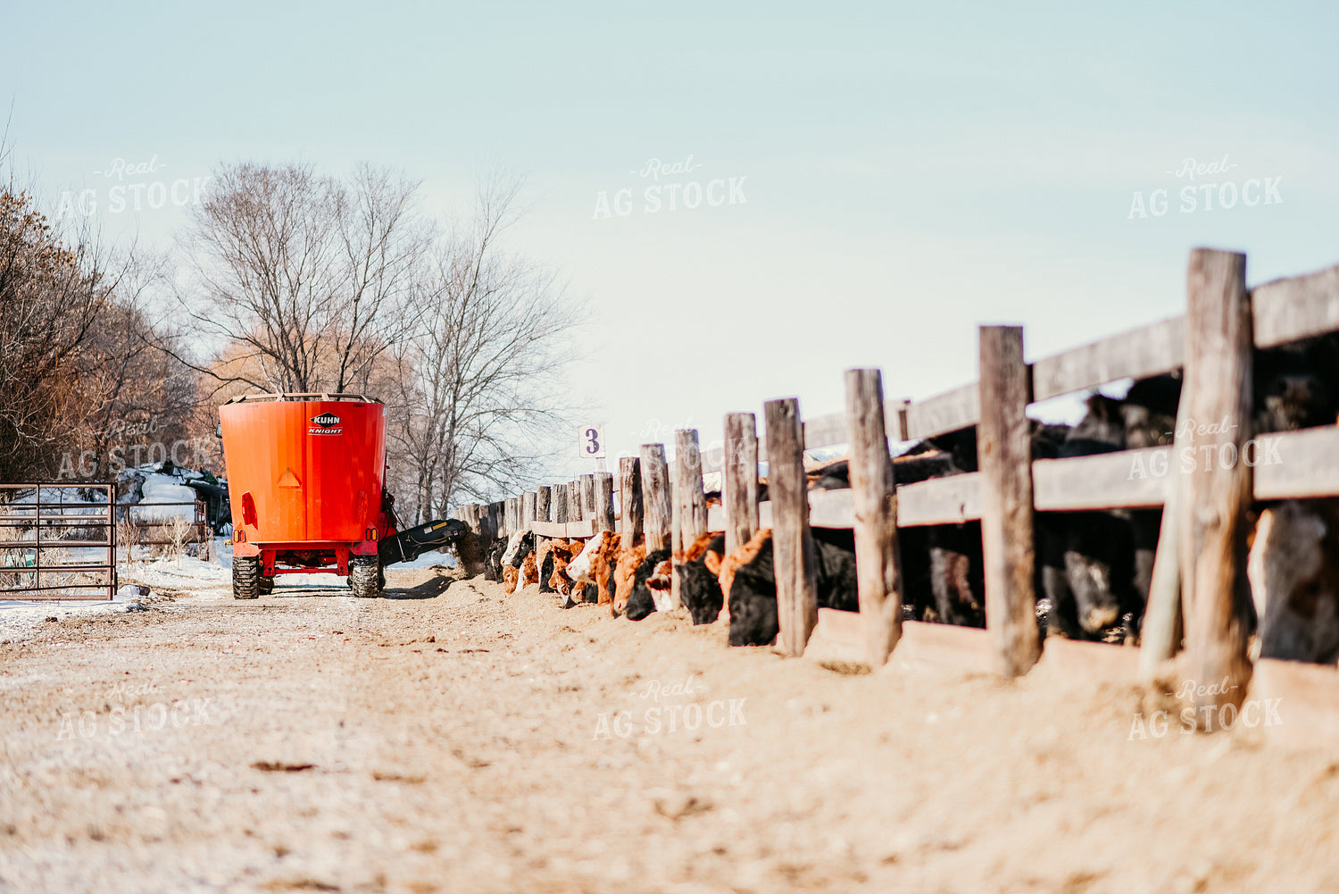 Delivering Feed to Bunks 64117