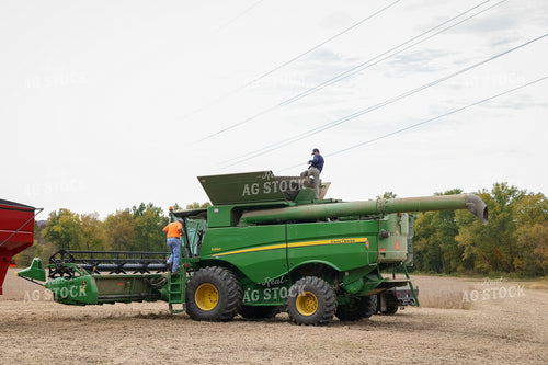 Farmers Repairing Combine 52571