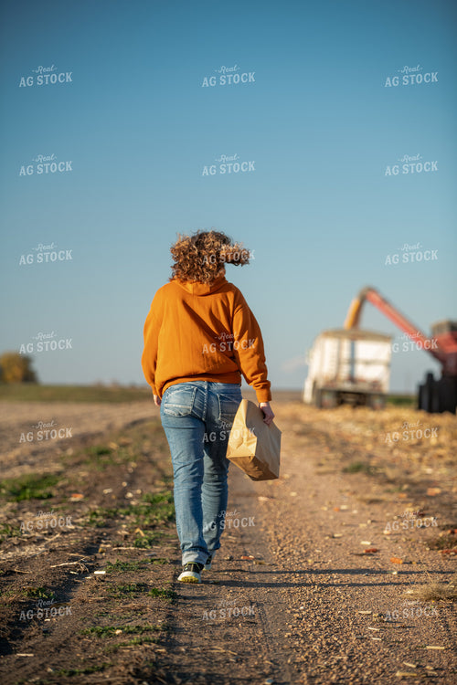 Farm Wife Delivering Field Meal 76503