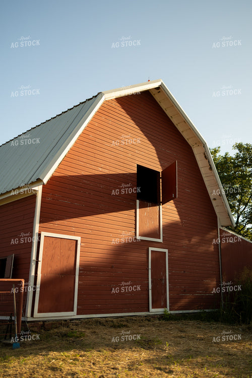 Red Barn 71018