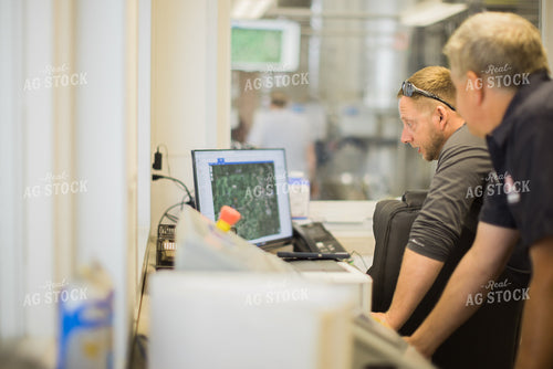 Retailer Working in Office 7924