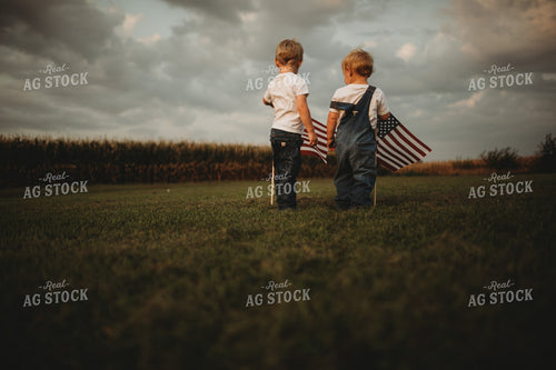 Farm Kids with American Flag 4634