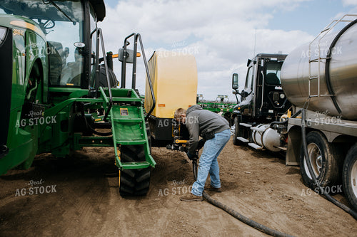 Farmer Filling Planter 77239