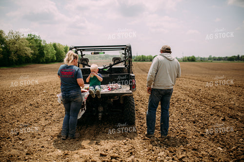 Farm Family Eating Field Meal 169086