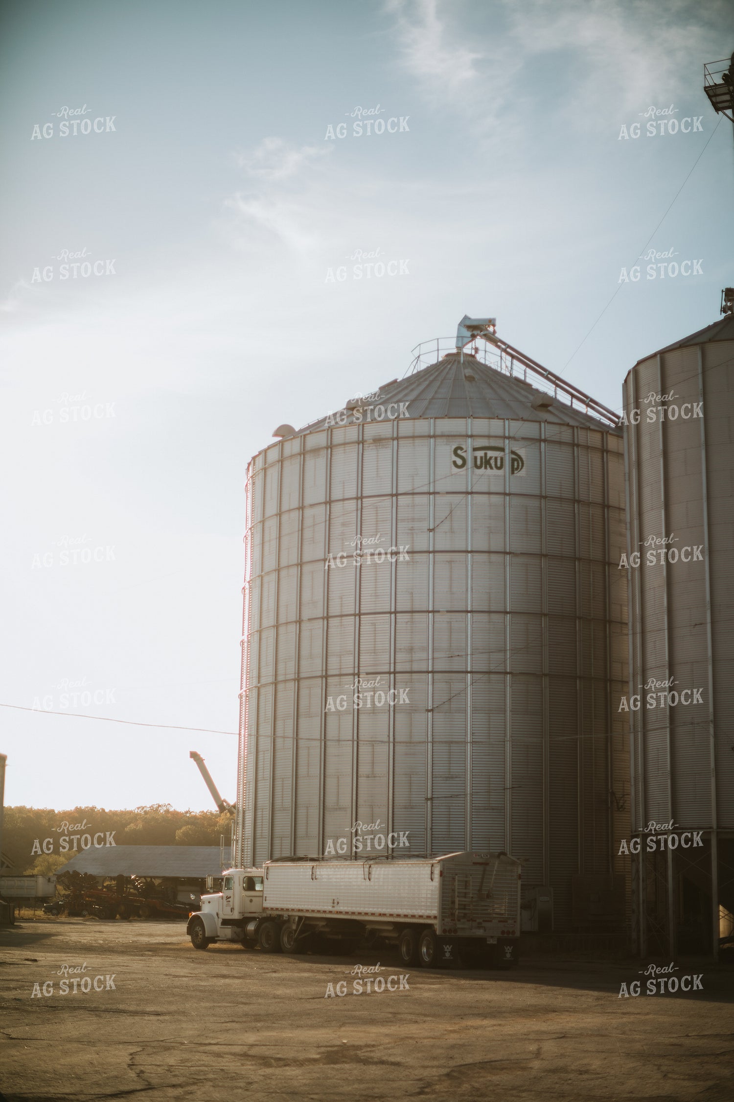 Semi and Grain Bins 6837