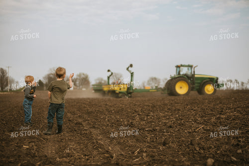 Farm Kids Waving at Tractor and Planter 5491