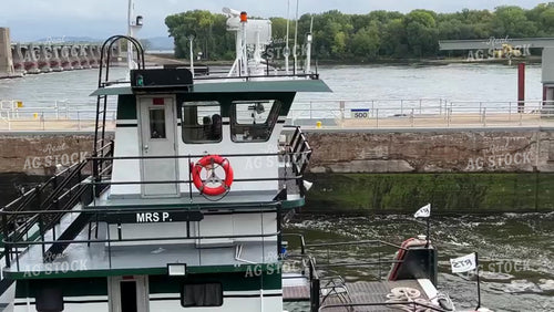 Barge in Lock and Dam 154061