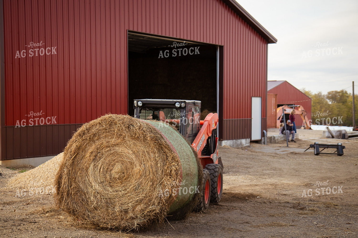 Moving Round Bales 268118