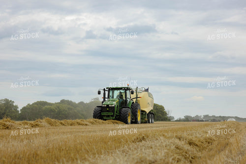 Baling Wheat Straw 296041