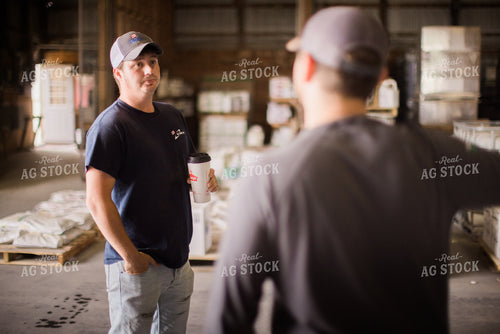 Retailers Talking in Chemical Shed 7986