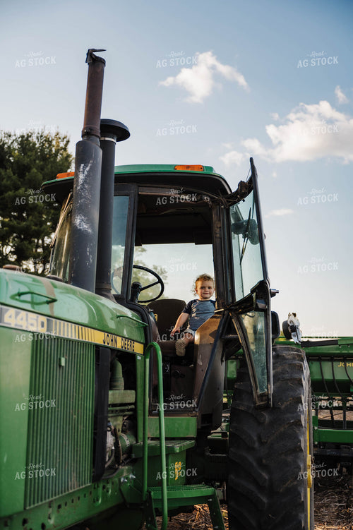 Farm Kids in Tractor 115204