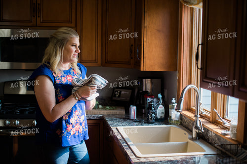 Farm Wife at Kitchen Sink 4408