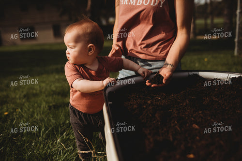 Farm Mom with Kids in Garden 5578