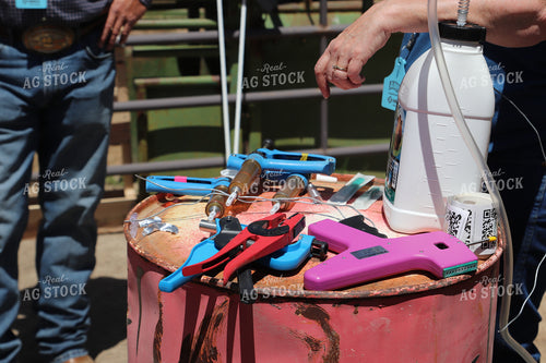 Vaccine Guns and Ear Taggers 102151