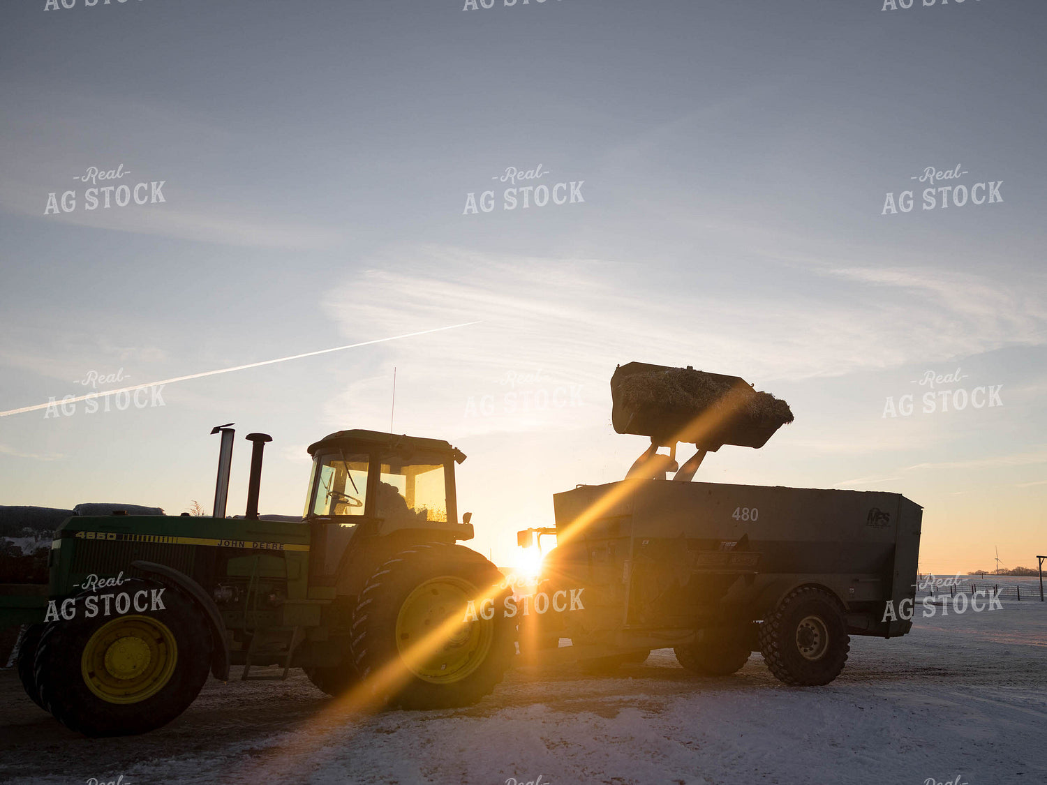 Loading Feed Wagon 70151
