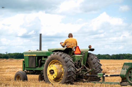 Baling Square Hay Bales 115813